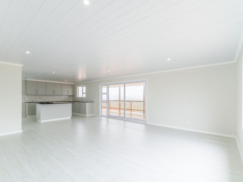 Brand new modern nutec home with sea and mountain views! - Photo 7
