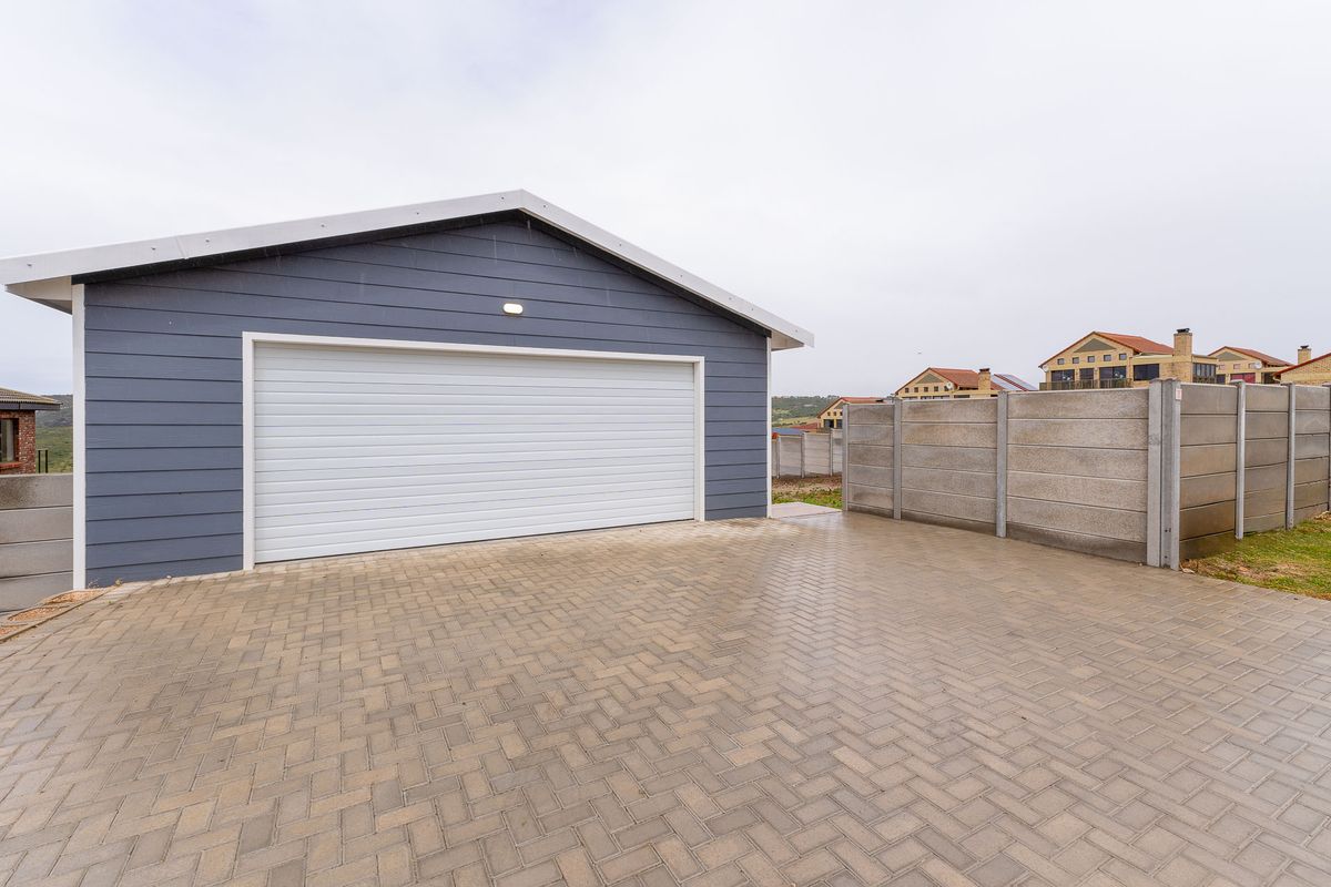 Brand new modern nutec home with sea and mountain views! - Photo 2