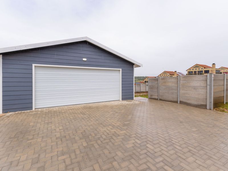 Brand new modern nutec home with sea and mountain views! - Photo 2