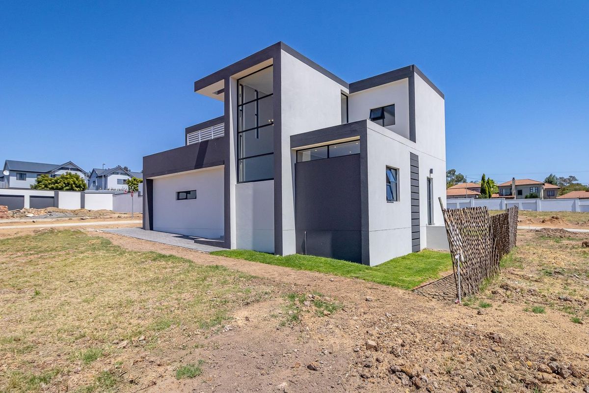 NEXT LEVEL LIVING  -  STUNNING 4 BEDROOM MODERN MARVEL - Photo 2