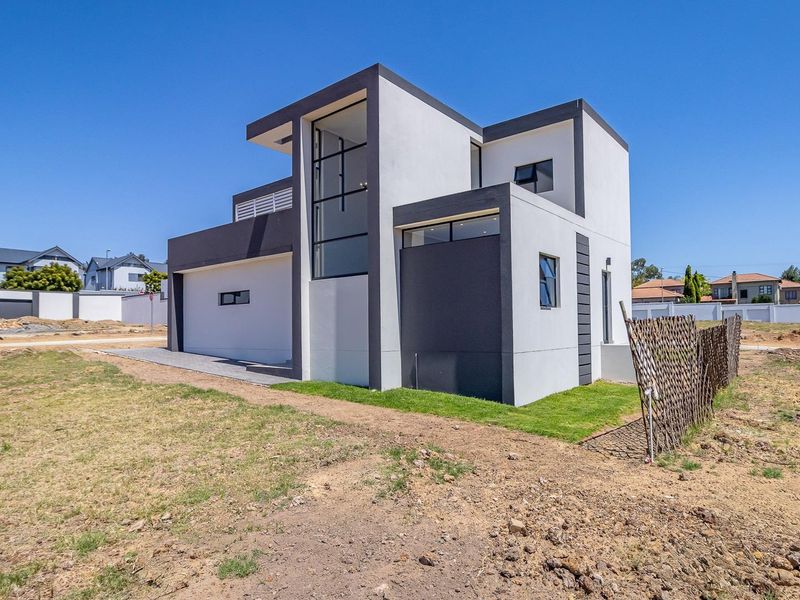 NEXT LEVEL LIVING  -  STUNNING 4 BEDROOM MODERN MARVEL - Photo 2