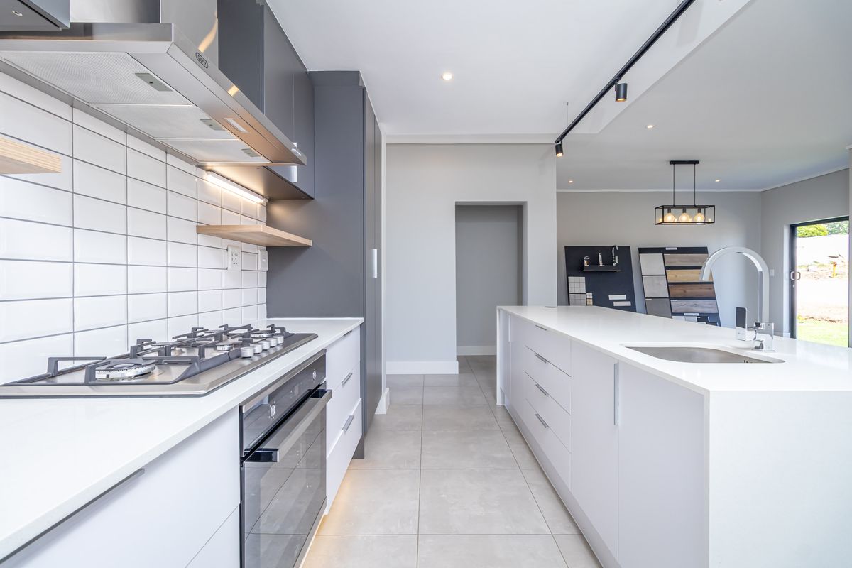 House For Sale in Fourways, Sandton, Gauteng - Photo 2