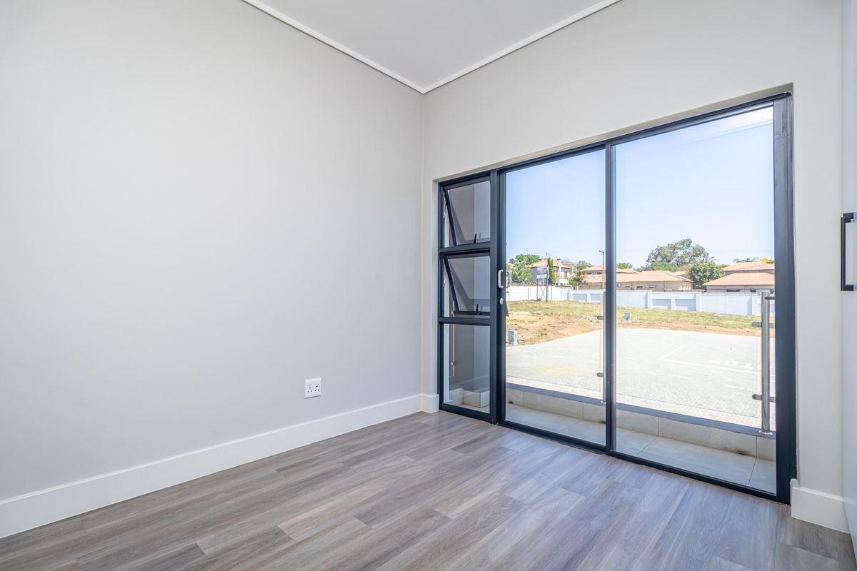 House For Sale in Fourways, Sandton, Gauteng - Photo 4