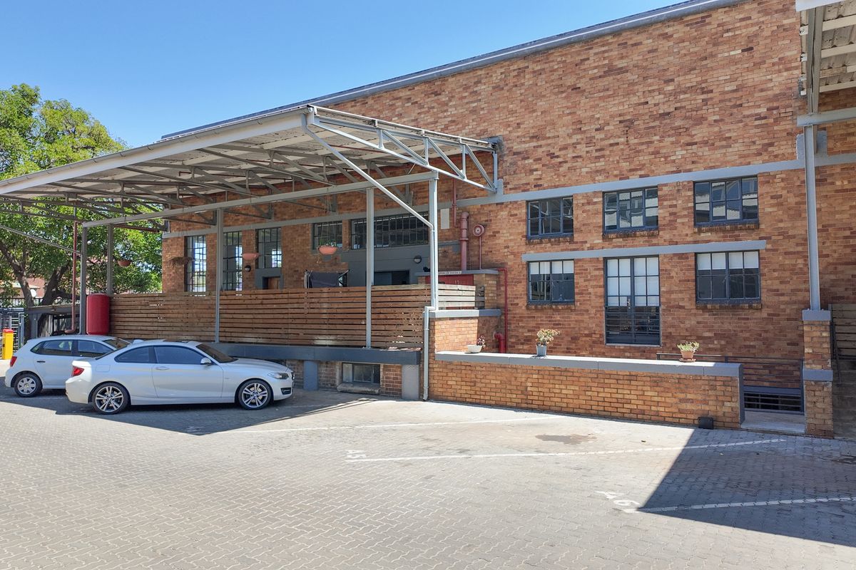 Townhouse For Sale in Braamfontein Werf, Johannesburg, Gauteng - Photo 2