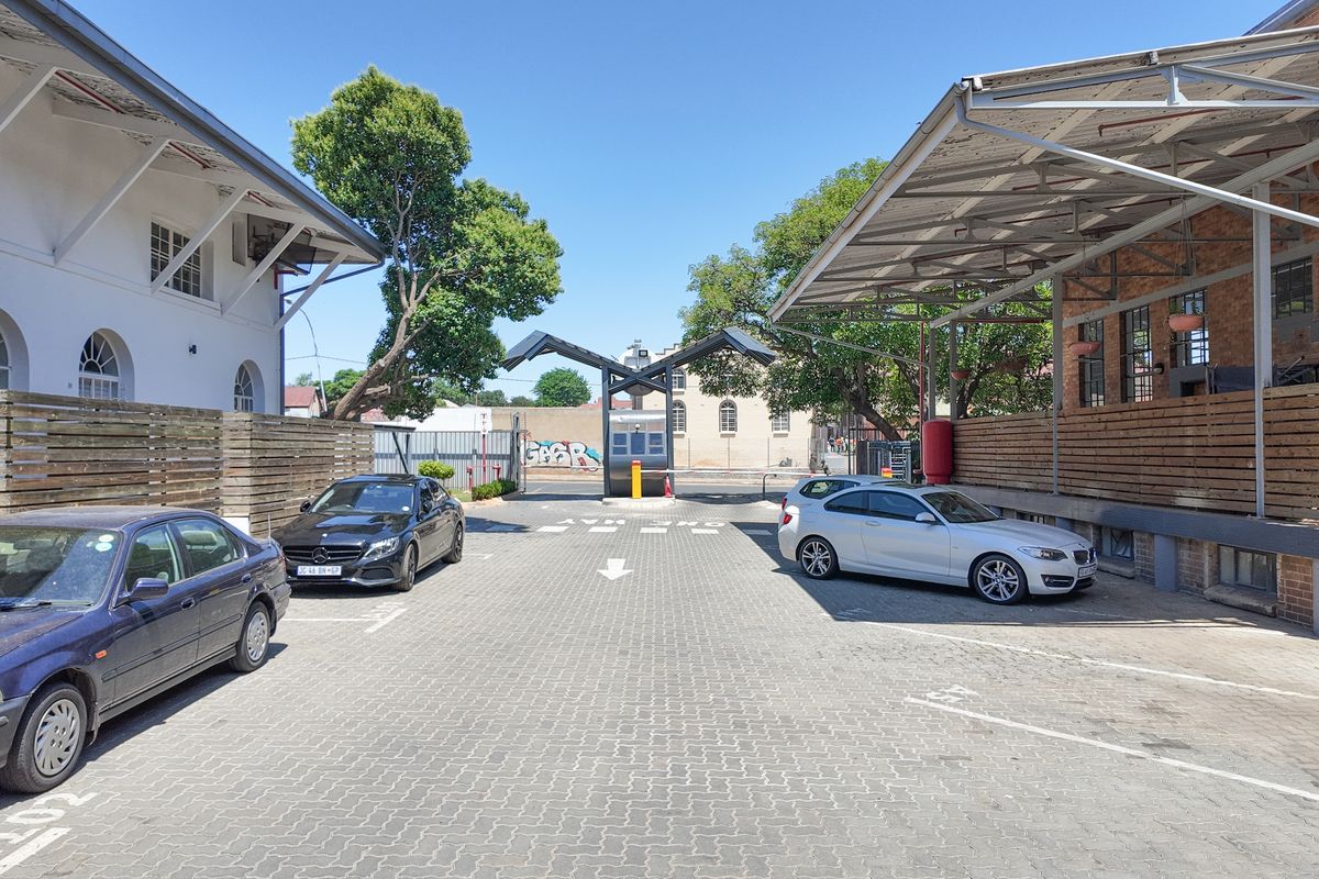 Townhouse For Sale in Braamfontein Werf, Johannesburg, Gauteng - Photo 4