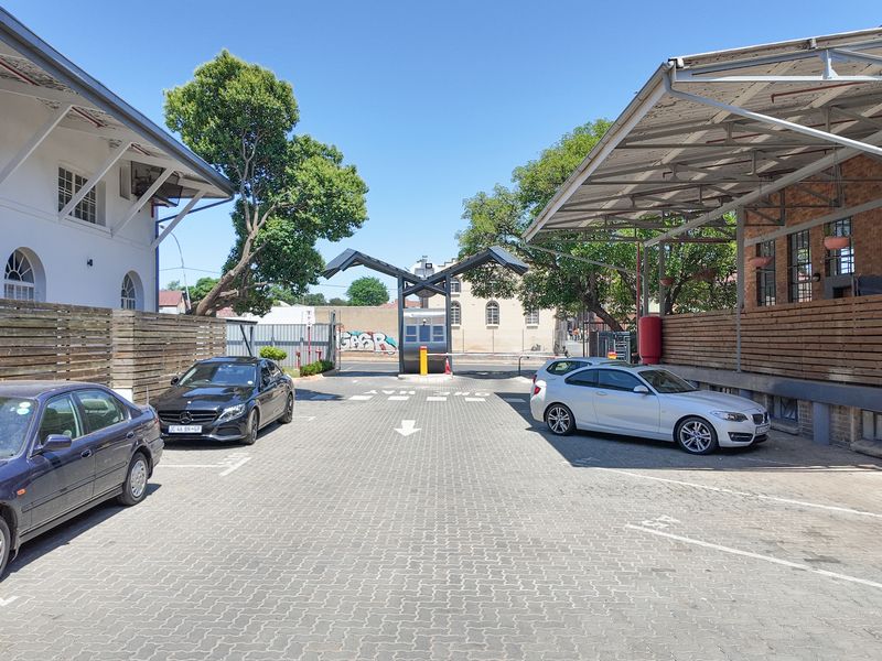 Townhouse For Sale in Braamfontein Werf, Johannesburg, Gauteng - Photo 4