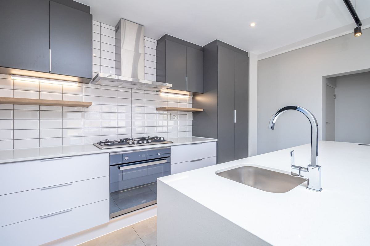 House For Sale in Fourways, Sandton, Gauteng - Photo 2