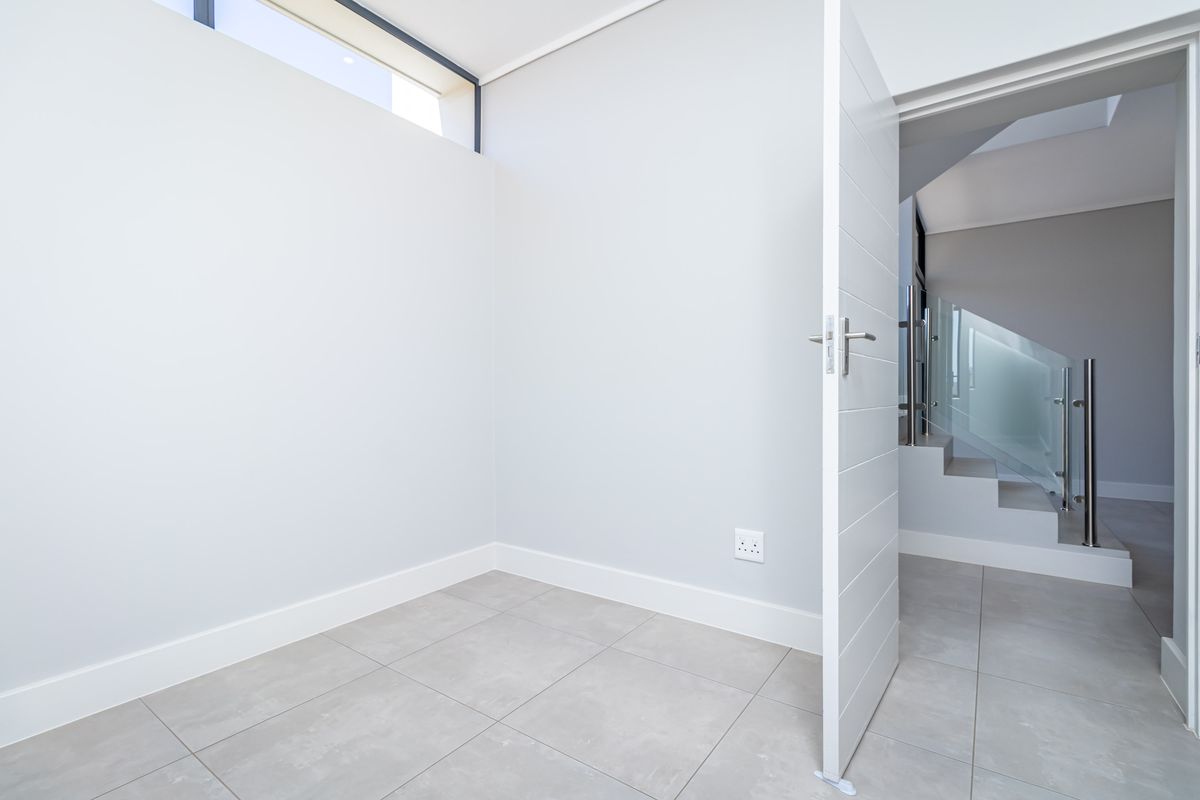 House For Sale in Fourways, Sandton, Gauteng - Photo 4