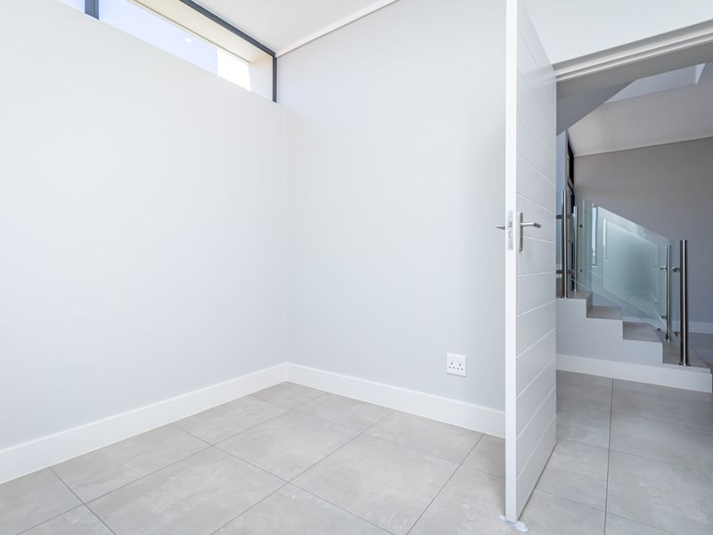 House For Sale in Fourways, Sandton, Gauteng - Photo 4