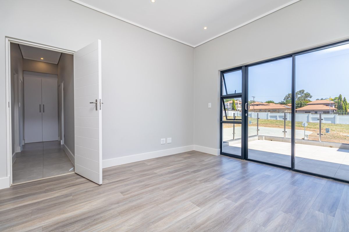 House For Sale in Fourways, Sandton, Gauteng - Photo 5