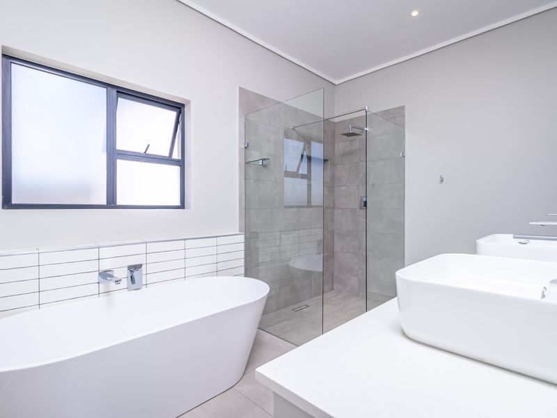 House For Sale in Fourways, Sandton, Gauteng - Photo 4