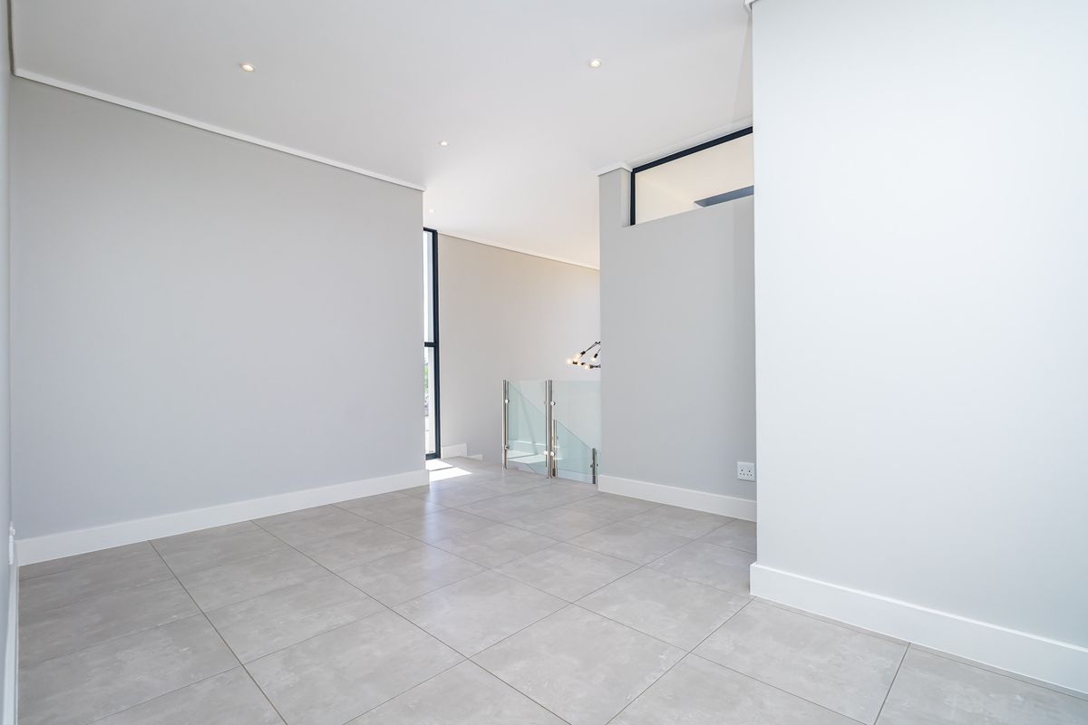 House For Sale in Fourways, Sandton, Gauteng - Photo 3