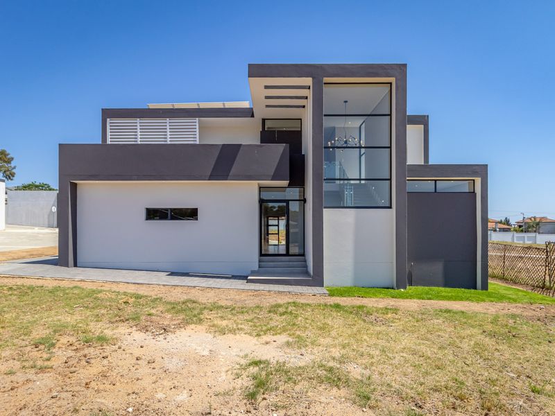 House For Sale in Fourways, Sandton, Gauteng - Photo 10