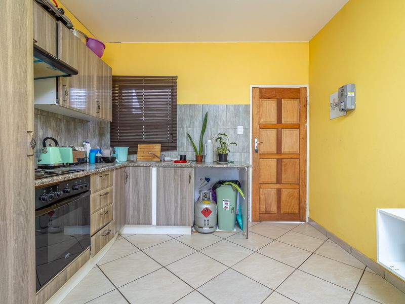 Apartment For Sale in Witpoortjie, Roodepoort, Gauteng - Photo 8