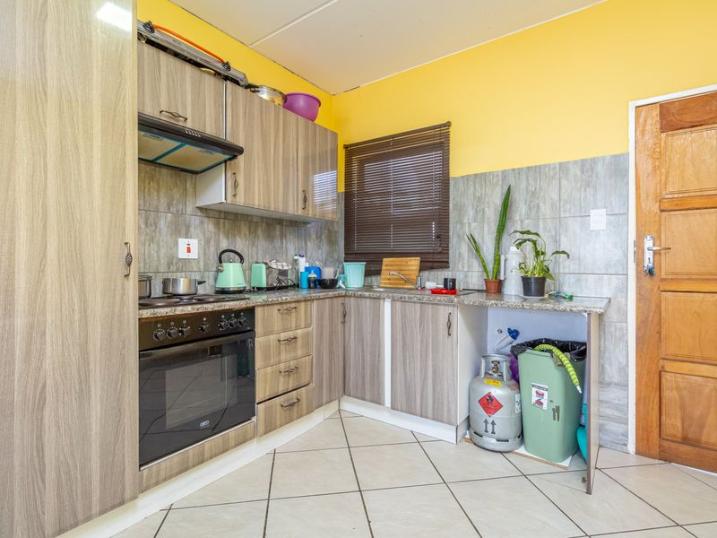 Apartment For Sale in Witpoortjie, Roodepoort, Gauteng - Photo 7