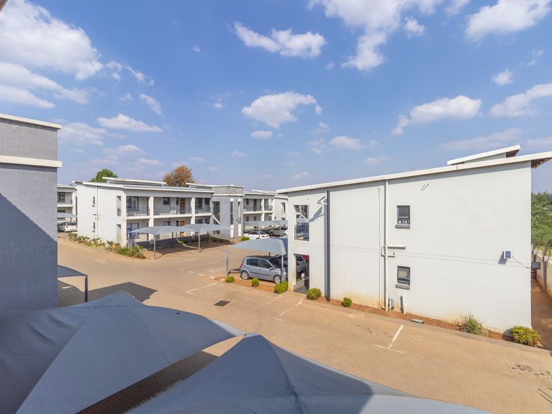 Apartment For Sale in Witpoortjie, Roodepoort, Gauteng - Photo 4