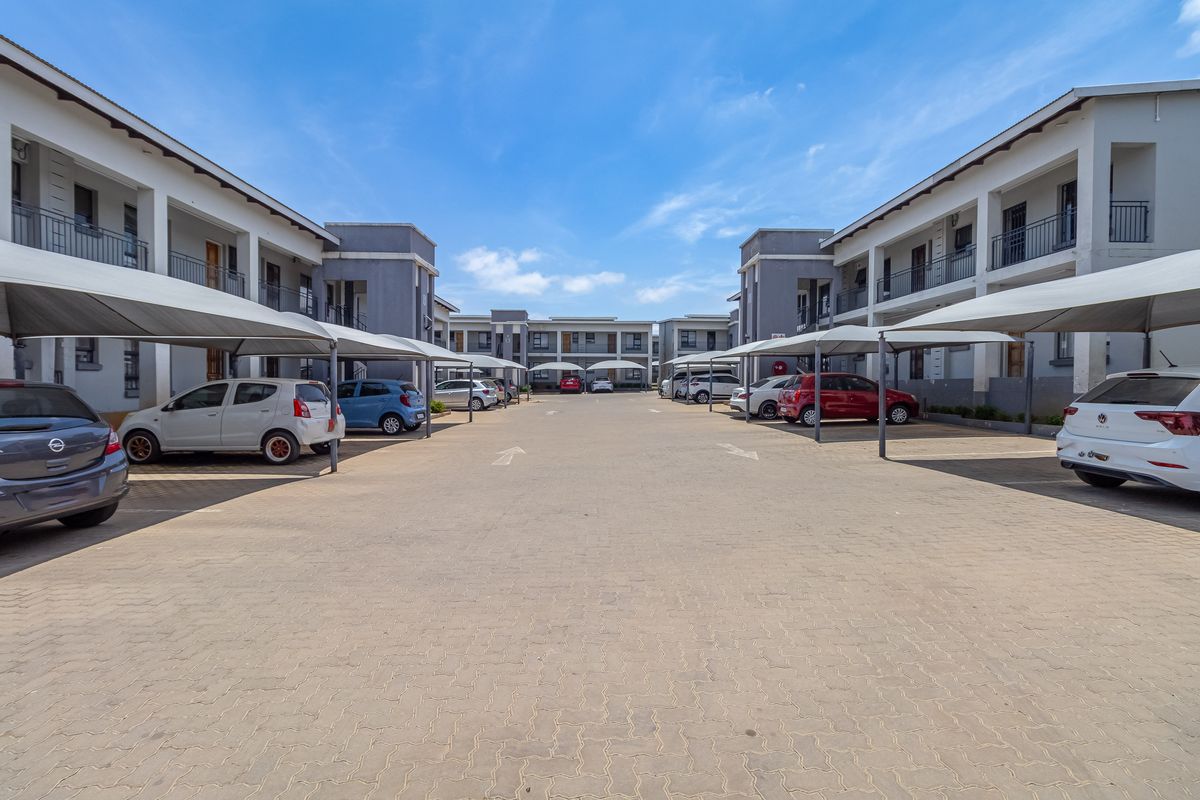 Apartment For Sale in Witpoortjie, Roodepoort, Gauteng - Photo 3