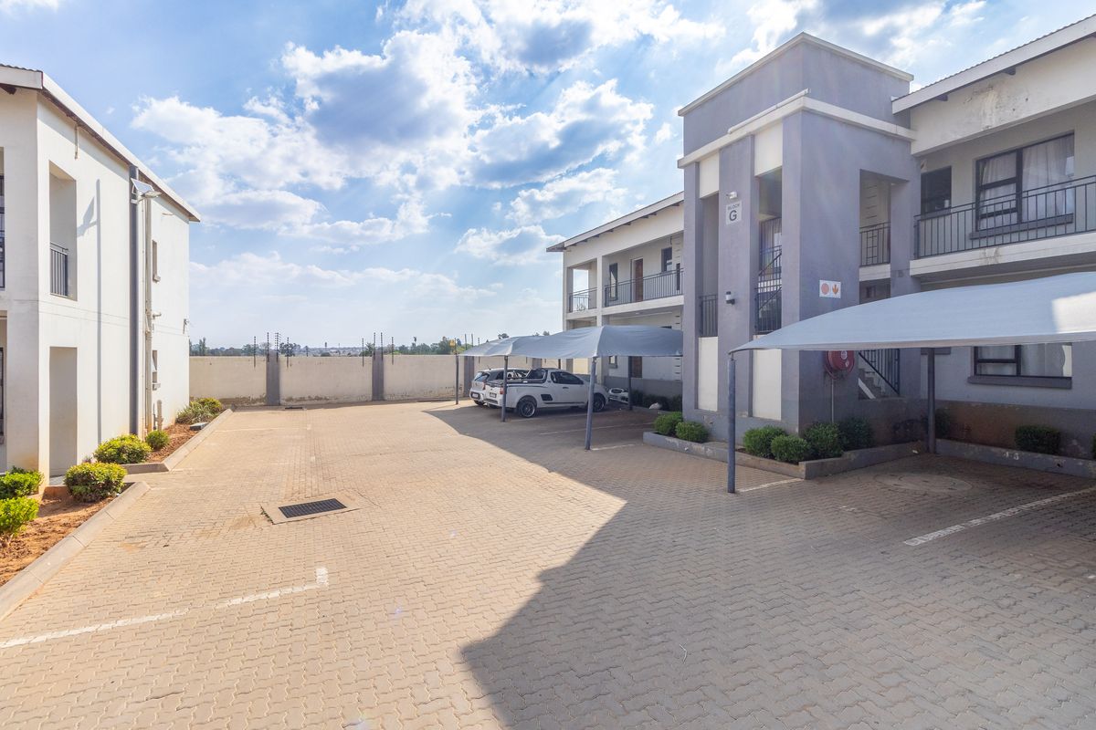 Apartment For Sale in Witpoortjie, Roodepoort, Gauteng - Photo 5