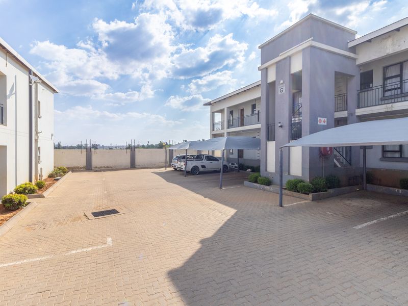 Apartment For Sale in Witpoortjie, Roodepoort, Gauteng - Photo 5