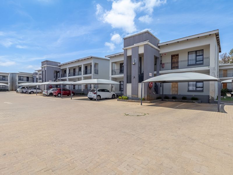 Apartment For Sale in Witpoortjie, Roodepoort, Gauteng - Photo 2