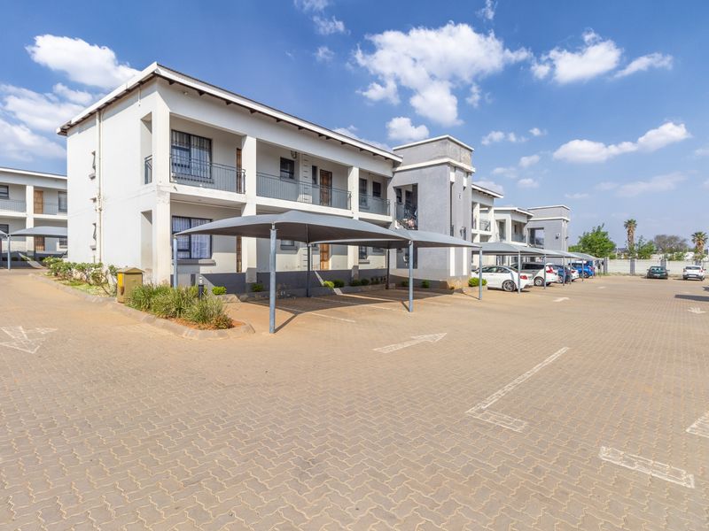 Apartment For Sale in Witpoortjie, Roodepoort, Gauteng - Photo 1