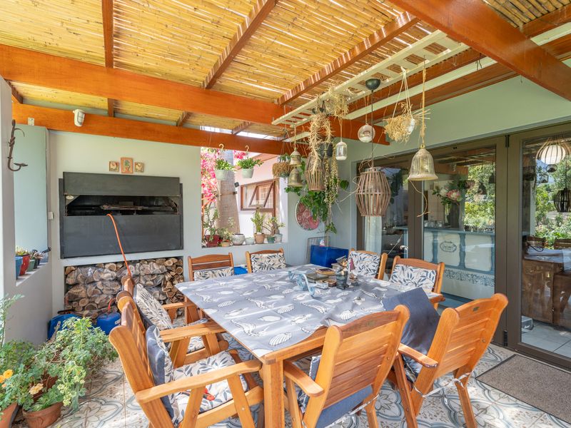 Stunning split-level family home in a Prime Location for the discerning entertainer! - Photo 8