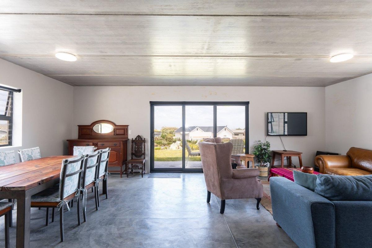 Pringle Bay Spacious 3-Bedroom Rental at the Foot of the Mountain. - Photo 3