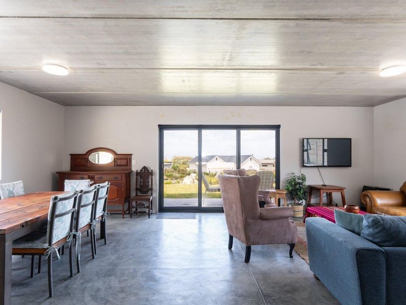 Pringle Bay Spacious 3-Bedroom Rental at the Foot of the Mountain. - Photo 3
