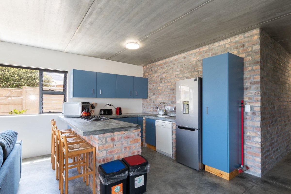 Pringle Bay Spacious 3-Bedroom Rental at the Foot of the Mountain. - Photo 2