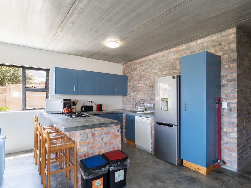 Pringle Bay Spacious 3-Bedroom Rental at the Foot of the Mountain. - Photo 2