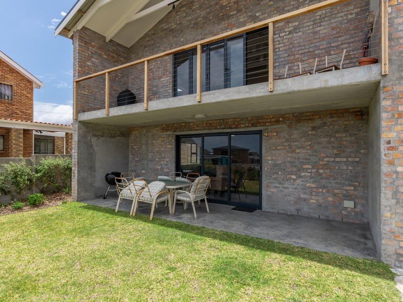 Pringle Bay Spacious 3-Bedroom Rental at the Foot of the Mountain. - Photo 1