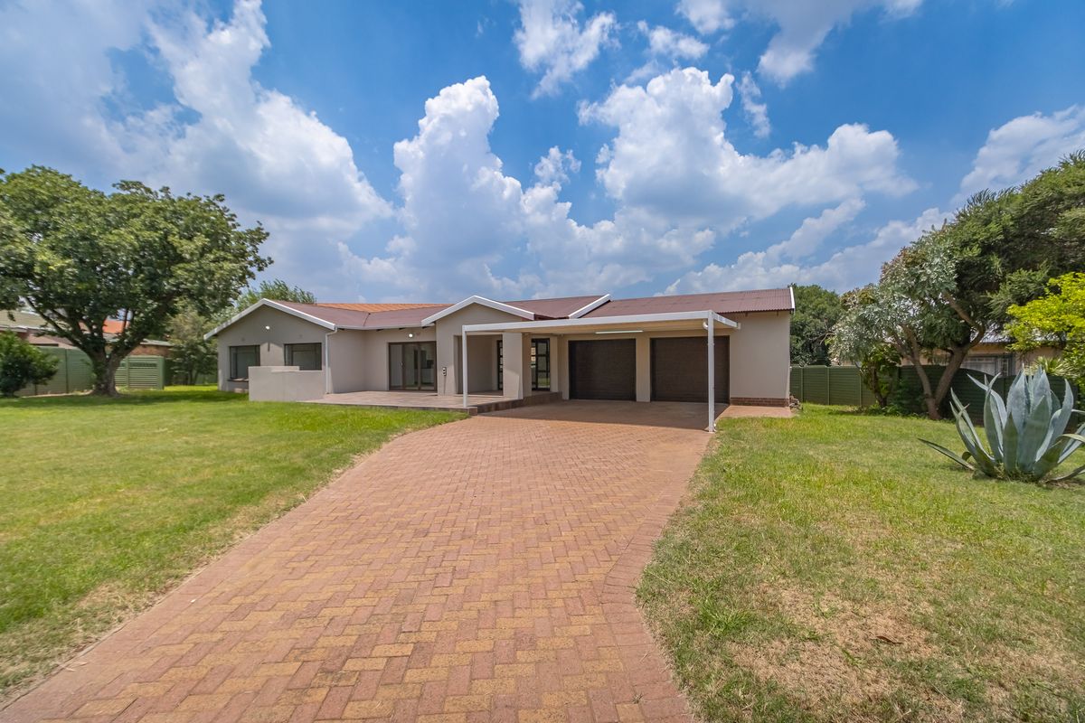 House For Sale in Heidelberg Central, Heidelberg, Gauteng - Photo 2