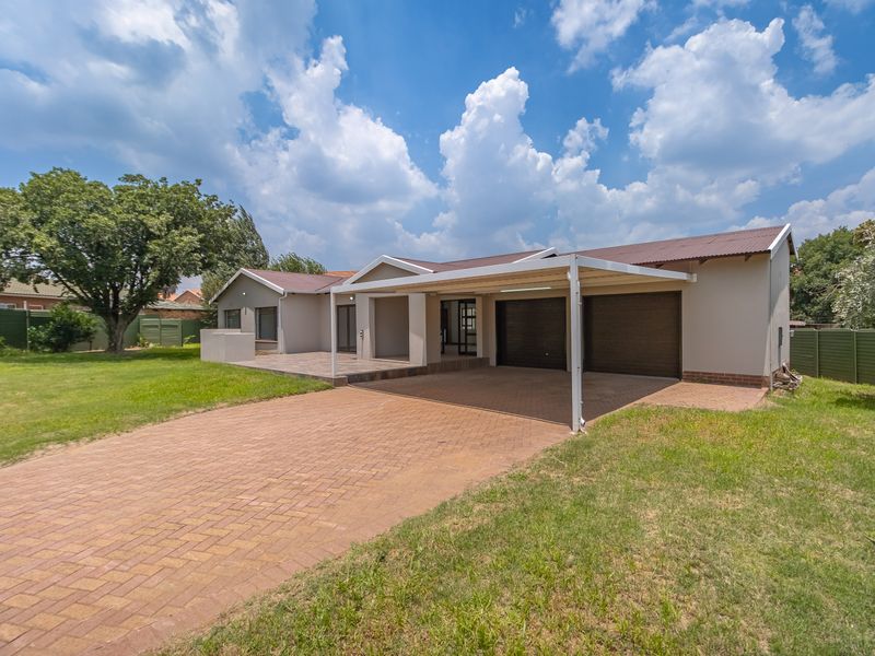 House For Sale in Heidelberg Central, Heidelberg, Gauteng - Photo 3