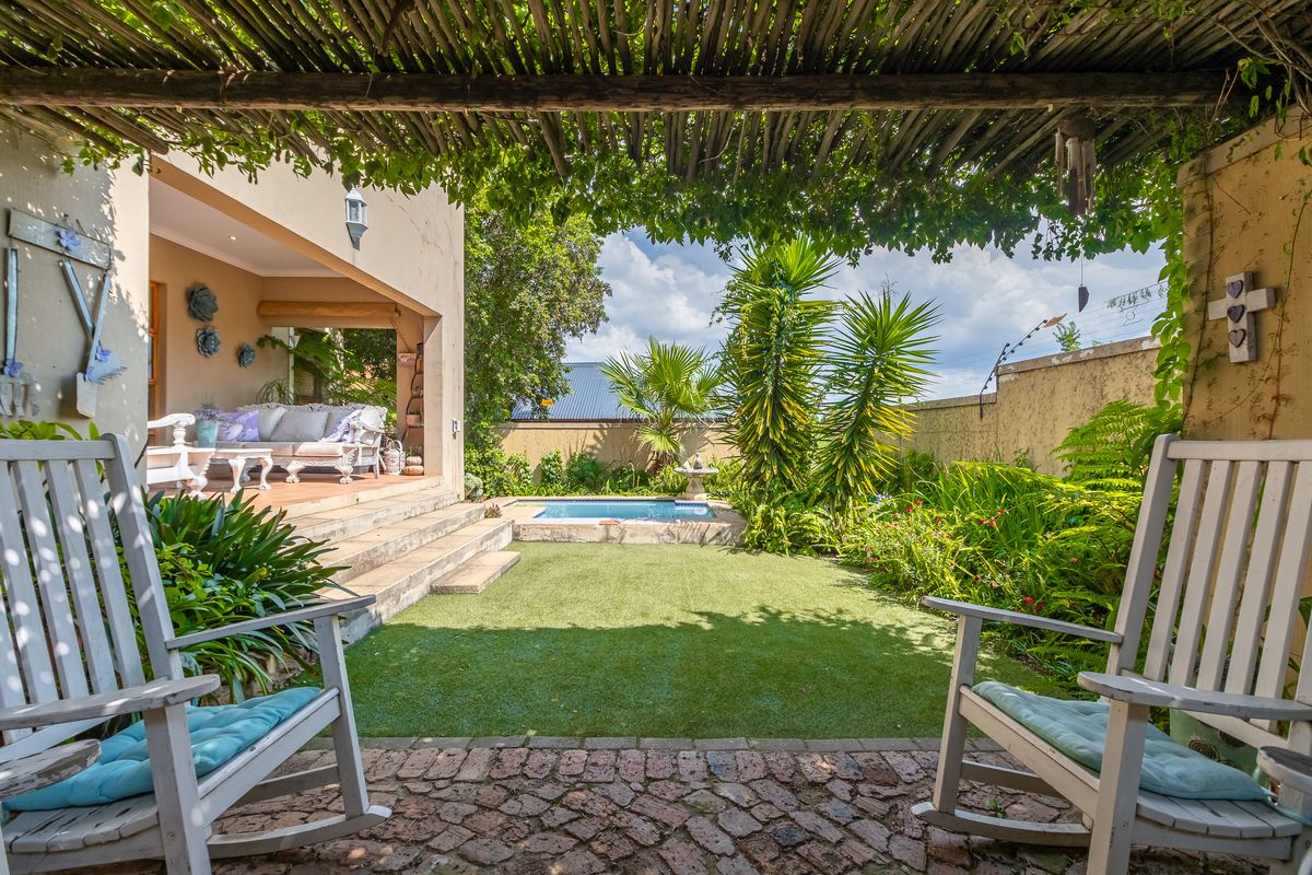 Captivating Duplex with Breathtaking Views in Jordaan Park - Photo 4