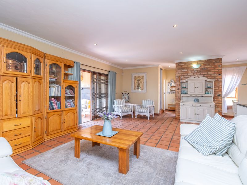 Captivating Duplex with Breathtaking Views in Jordaan Park - Photo 10