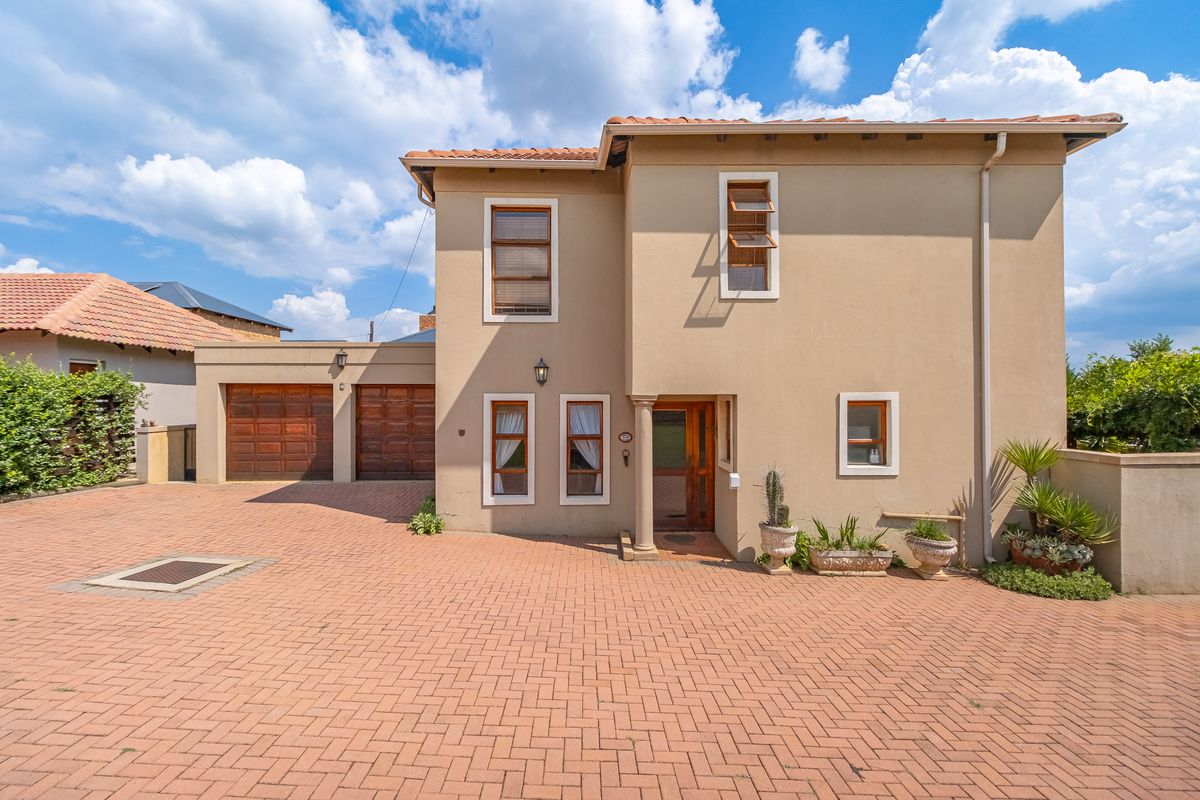 Captivating Duplex with Breathtaking Views in Jordaan Park - Photo 2