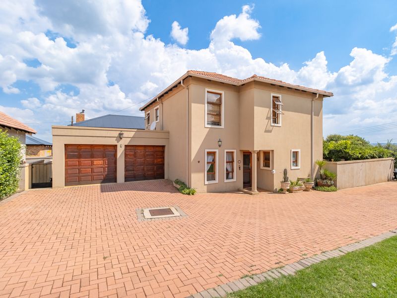 Captivating Duplex with Breathtaking Views in Jordaan Park - Photo 1