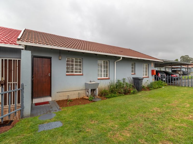 Townhouse For Sale in Roodepoort West, Roodepoort, Gauteng - Photo 2