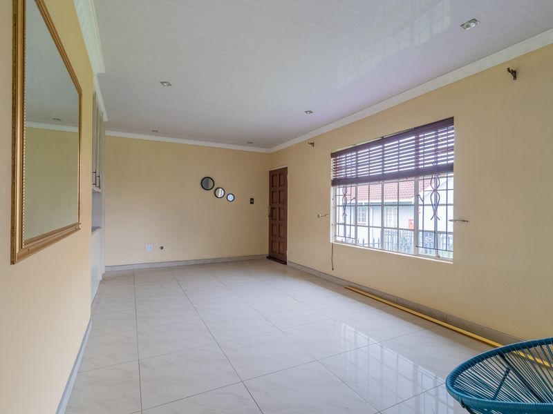 Townhouse For Sale in Roodepoort West, Roodepoort, Gauteng - Photo 6