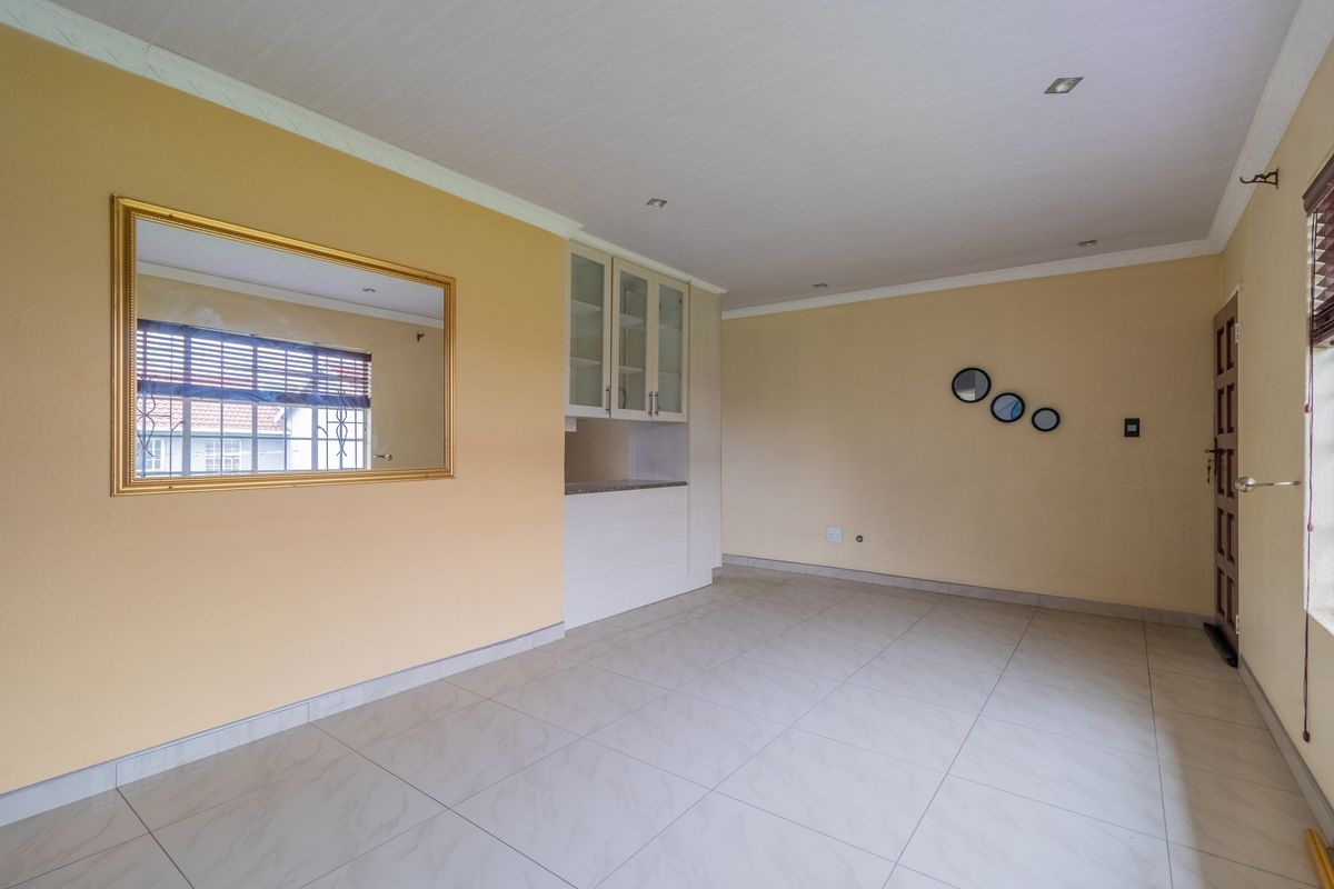 Townhouse For Sale in Roodepoort West, Roodepoort, Gauteng - Photo 5