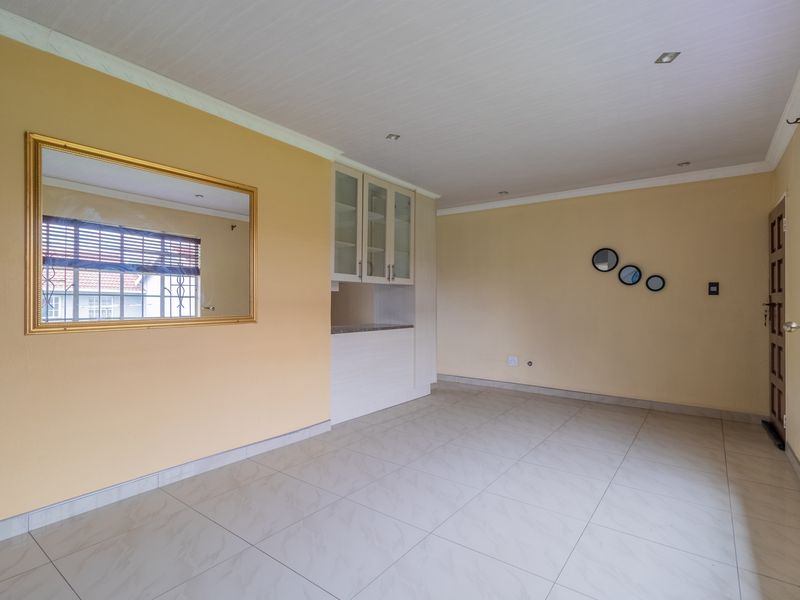 Townhouse For Sale in Roodepoort West, Roodepoort, Gauteng - Photo 5
