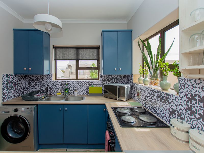 Modern First-Floor Apartment in Sought-After Helios Place - Photo 2