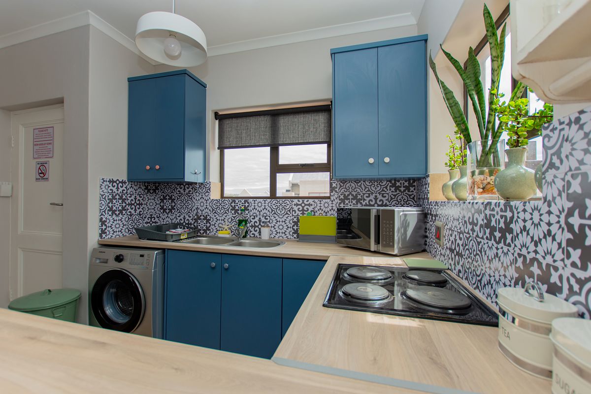 Modern First-Floor Apartment in Sought-After Helios Place - Photo 4