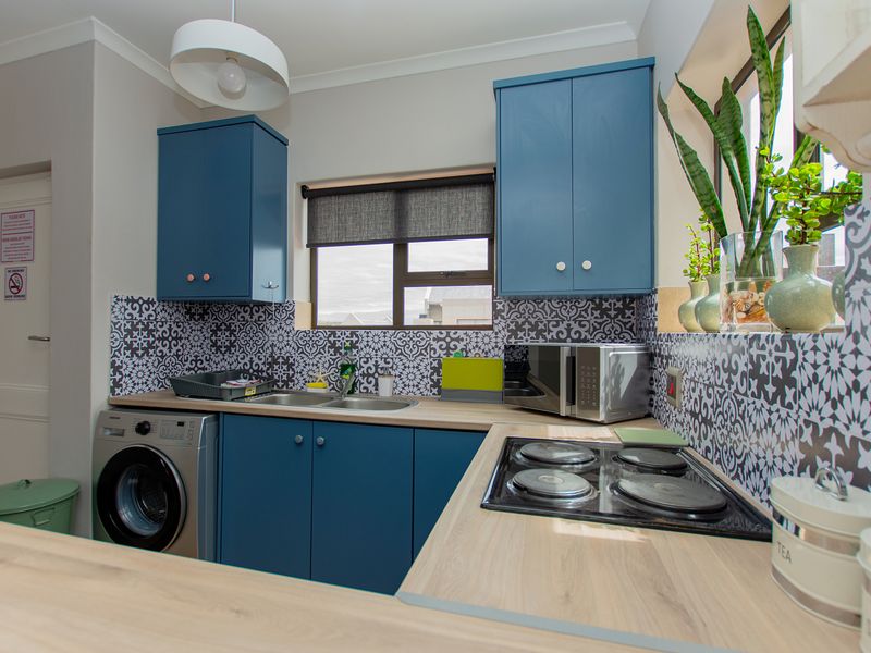 Modern First-Floor Apartment in Sought-After Helios Place - Photo 4