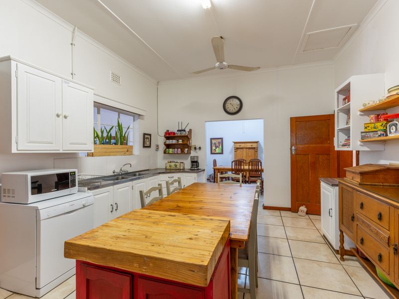 Charming Family Home in a much sought after street! - Photo 2