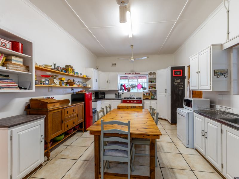 Charming Family Home in a much sought after street! - Photo 6