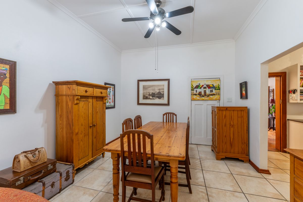 Charming Family Home in a much sought after street! - Photo 5