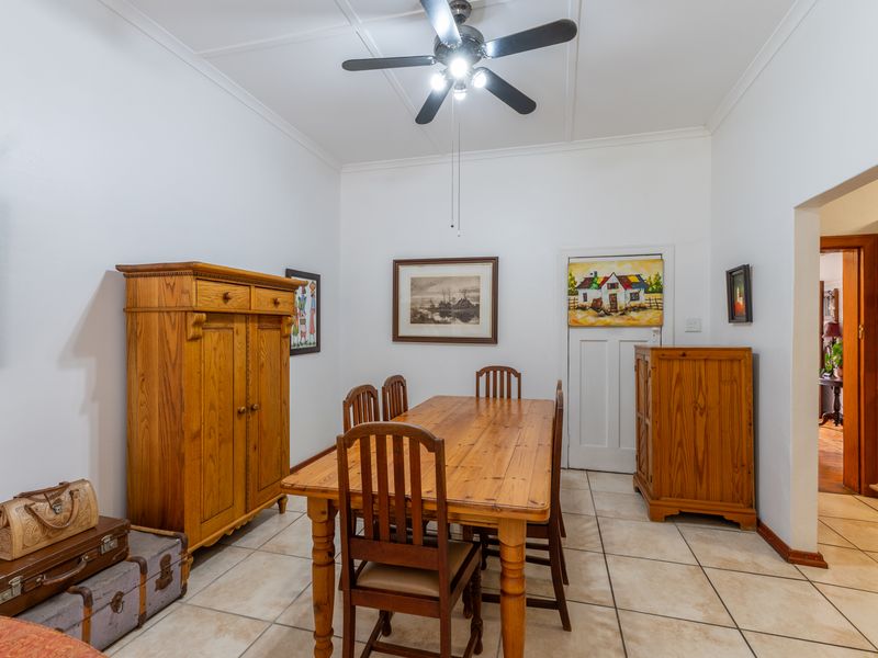 Charming Family Home in a much sought after street! - Photo 5