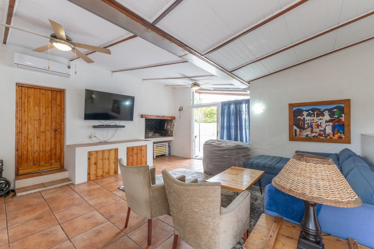 Charming Family Home in a much sought after street! - Photo 4