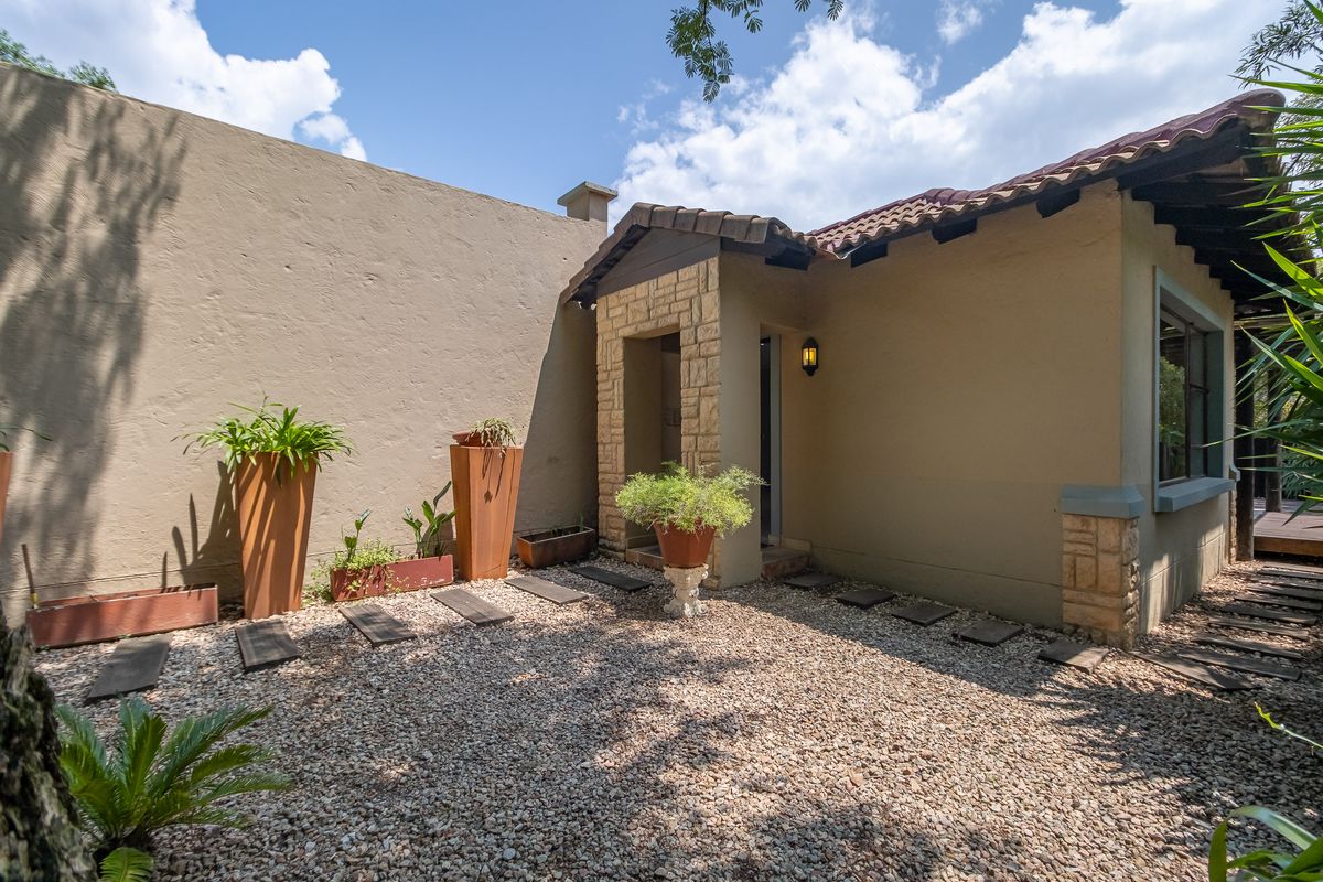 House For Sale in Fourways, Sandton, Gauteng - Photo 5